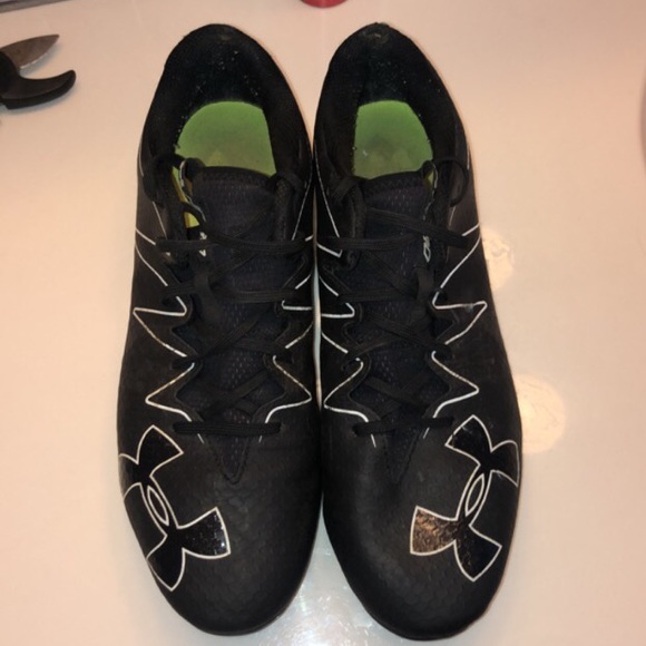 Low cut Under Armour highlight cleats - Picture 3 of 3
